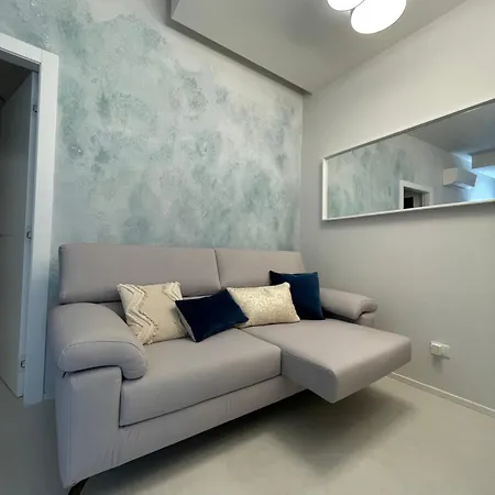 Lägenhet Daffy House Desenzano del Garda